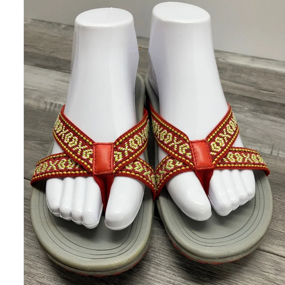 Earth Malia Red Multi Woven Thong Comfort Sandals Womens 7B Relief Pod Flat
